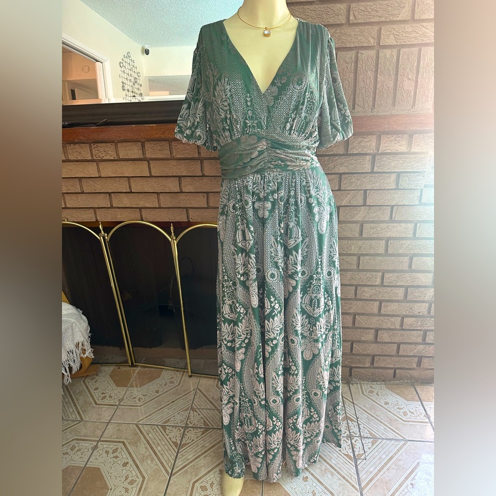 Baltic Born Elegant Green Patterned Maxi Dress - Picture 4 of 9